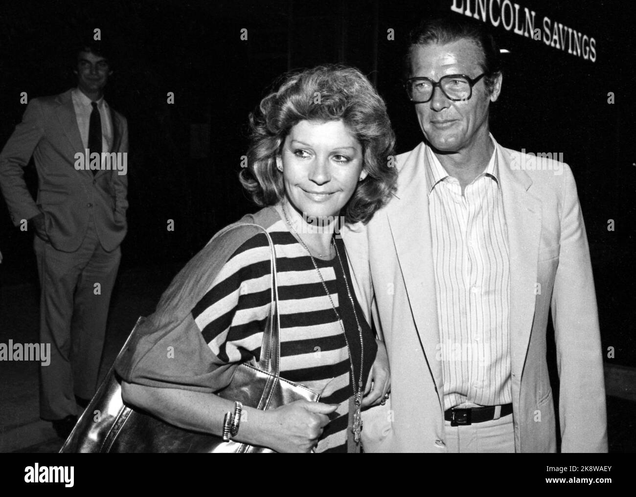 Roger Moore e la moglie Luisa Mattioli il 25 aprile 1982. Credit: Ralph Dominguez/MediaPunch Foto Stock