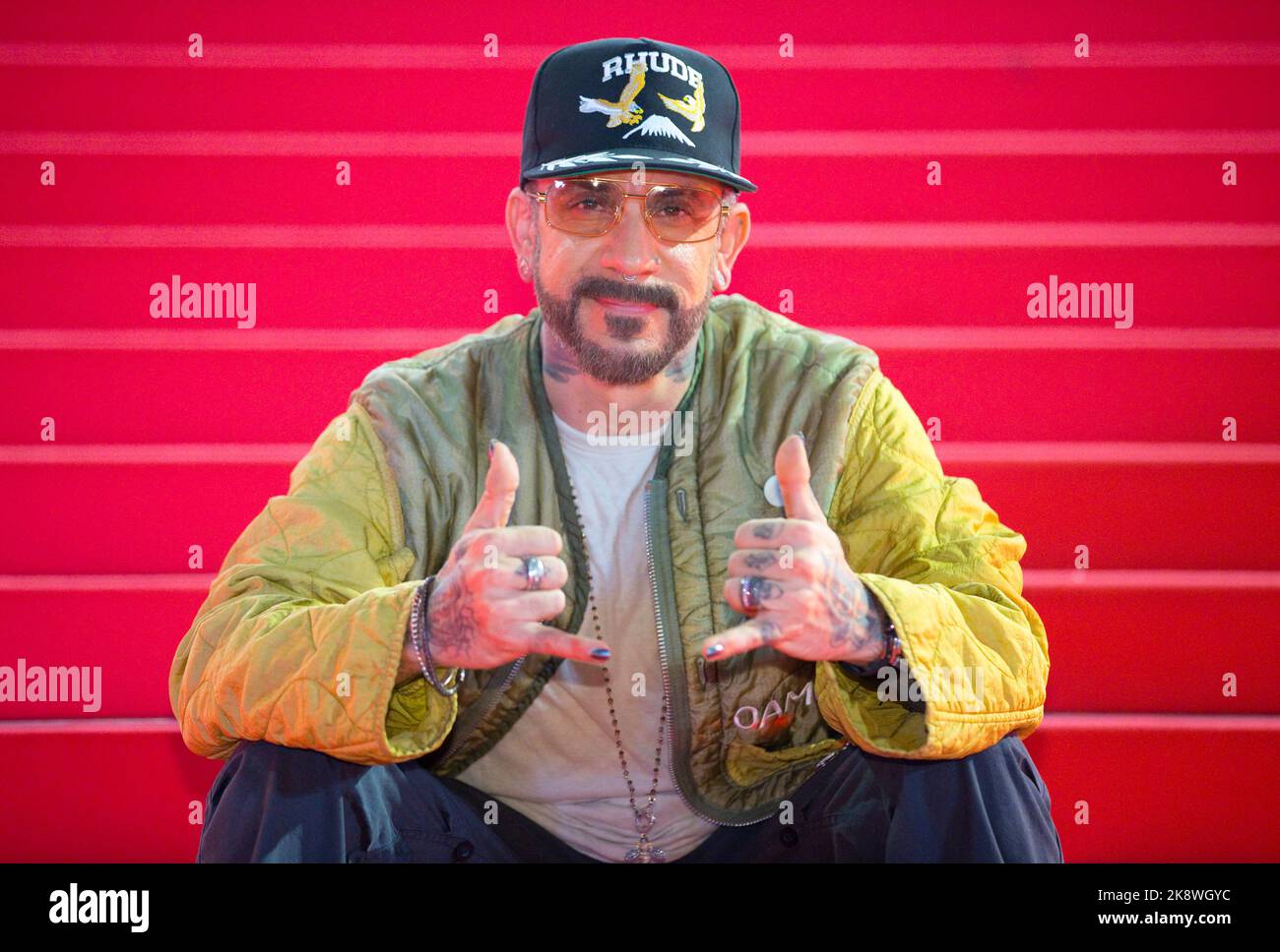 Cannes, Frankreich. 16th Ott 2022. Cannes, Francia - 17 ottobre 2022: MIPCOM/MIPJUNIOR con Backstreet Boys Bandmember AJ McLean (Alexander James). Mandoga Media Germany, The International Production and Entertainment Content Markets Credit: dpa/Alamy Live News Foto Stock