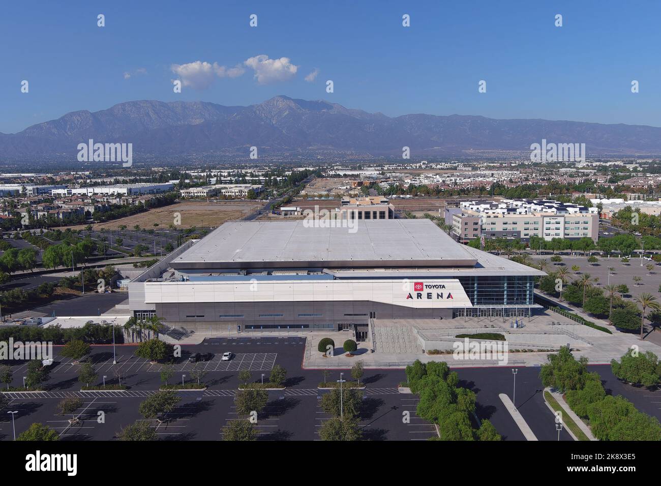 Una vista generale della Toyota Arena, venerdì 21 ottobre 2022, in Ontario, calib. L'Arena, conosciuta anche come Ontario Community Events Center e Citizens Business Bank Arena, è sede dell'Ontario Reign della American Hockey League, dell'Ontario Fury della Major Arena Soccer League e degli Ontario Clippers della NBA G League Foto Stock