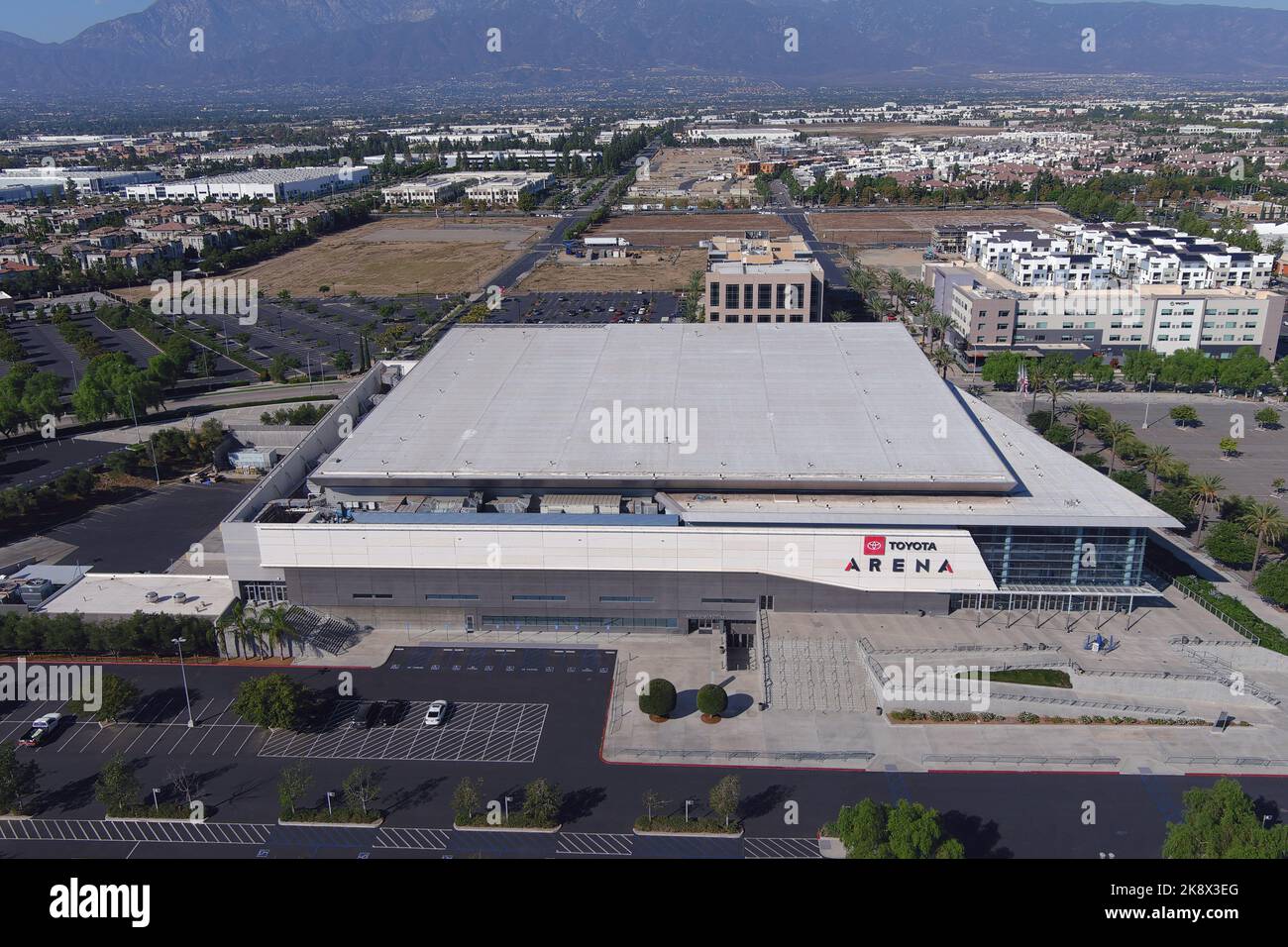 Una vista generale della Toyota Arena, venerdì 21 ottobre 2022, in Ontario, calib. L'Arena, conosciuta anche come Ontario Community Events Center e Citizens Business Bank Arena, è sede dell'Ontario Reign della American Hockey League, dell'Ontario Fury della Major Arena Soccer League e degli Ontario Clippers della NBA G League Foto Stock