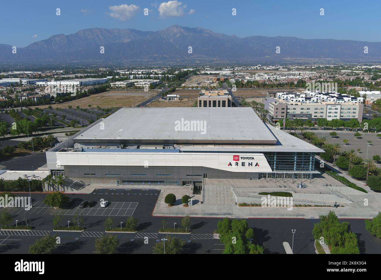 Una vista generale della Toyota Arena, venerdì 21 ottobre 2022, in Ontario, calib. L'Arena, conosciuta anche come Ontario Community Events Center e Citizens Business Bank Arena, è sede dell'Ontario Reign della American Hockey League, dell'Ontario Fury della Major Arena Soccer League e degli Ontario Clippers della NBA G League Foto Stock