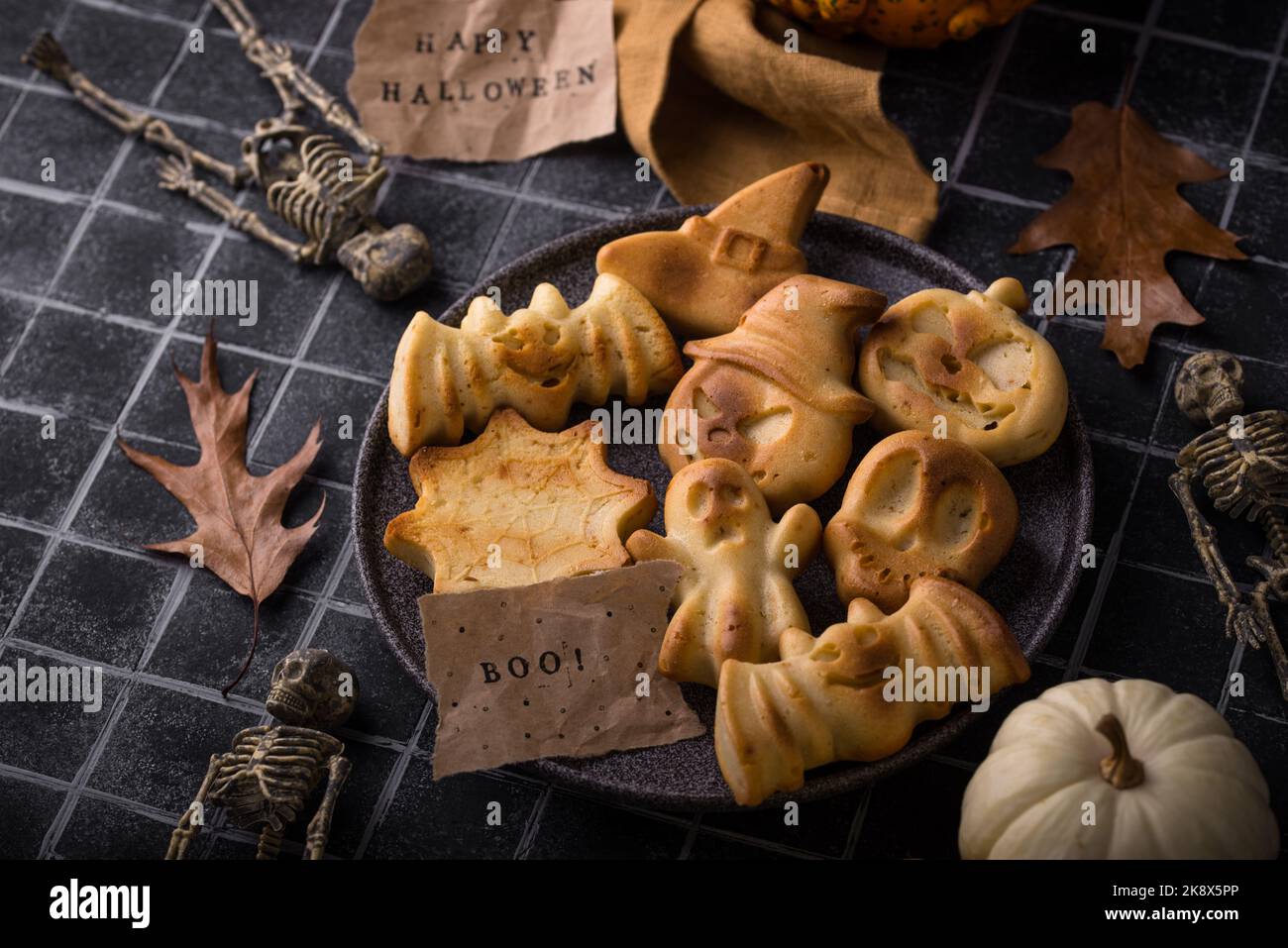 Muffin di Halloween a forma di pipistrello e fantasma Foto Stock