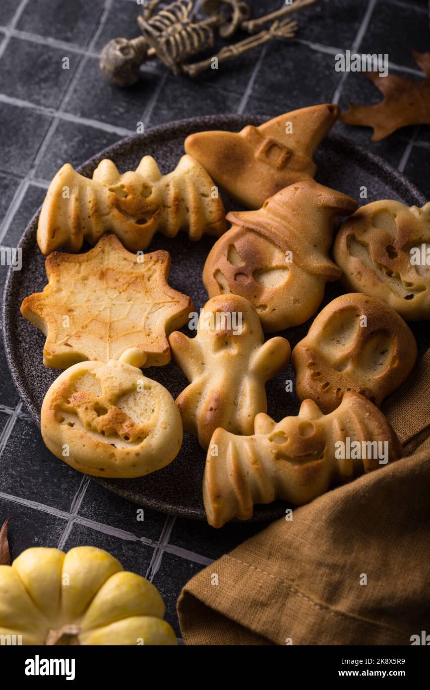Muffin di Halloween a forma di pipistrello e fantasma Foto Stock