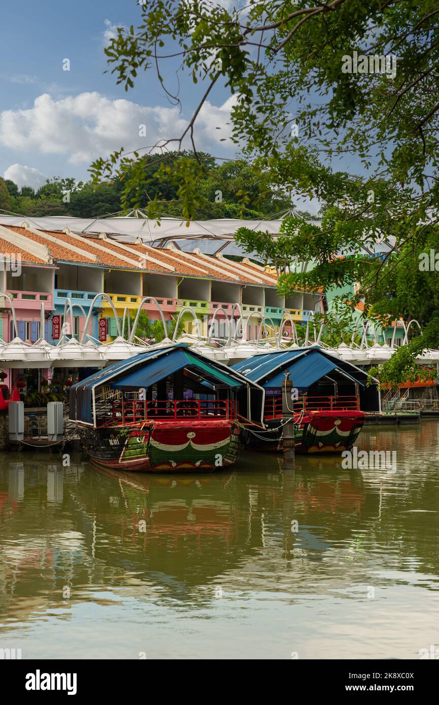 Storiche barche in legno ormeggiate a Clarke Quay, Singapore Foto Stock