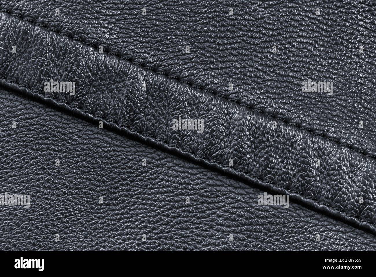 Texture in pelle nera cucita diagonalmente con doppia cucitura Foto Stock