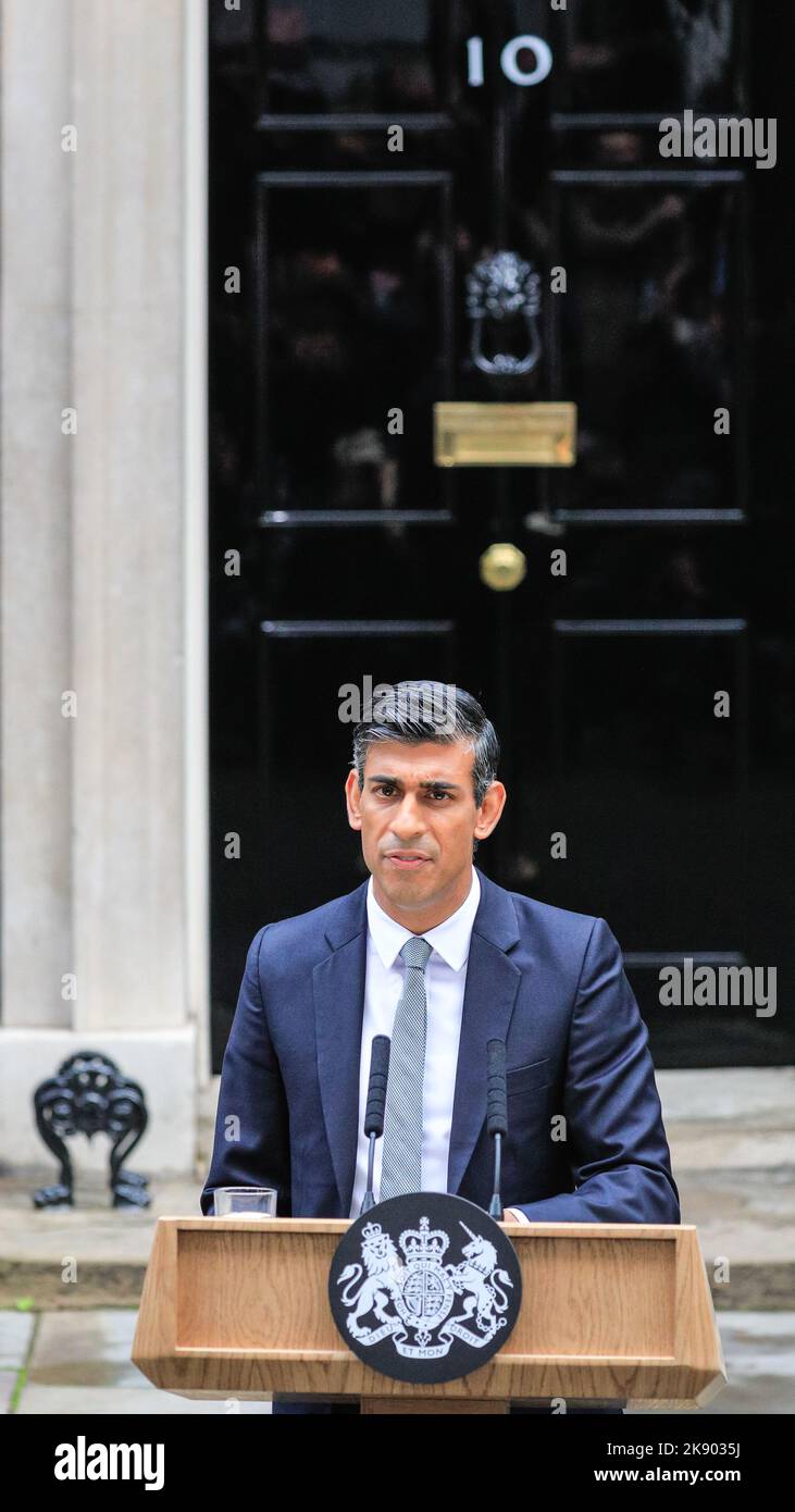 Londra, Regno Unito. 25th Ott 2022. Rishi Sunak, nuovo primo ministro britannico, durante il suo primo discorso al di fuori di Downing Street oggi. Credit: Imageplotter/Alamy Live News Foto Stock