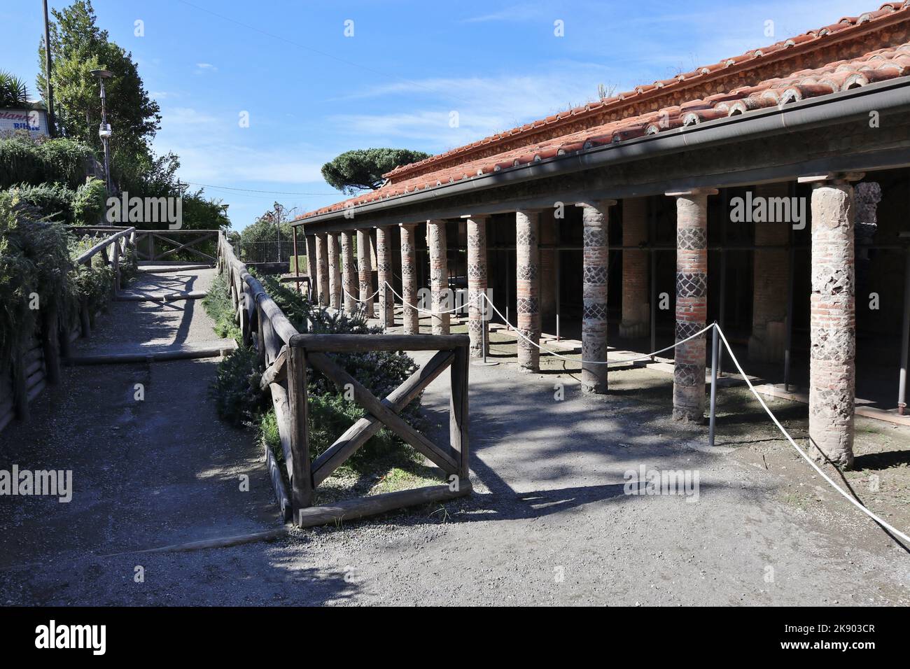 Pompei - Porticato della Villa dei Misteri dalla rampa di accesso Foto Stock