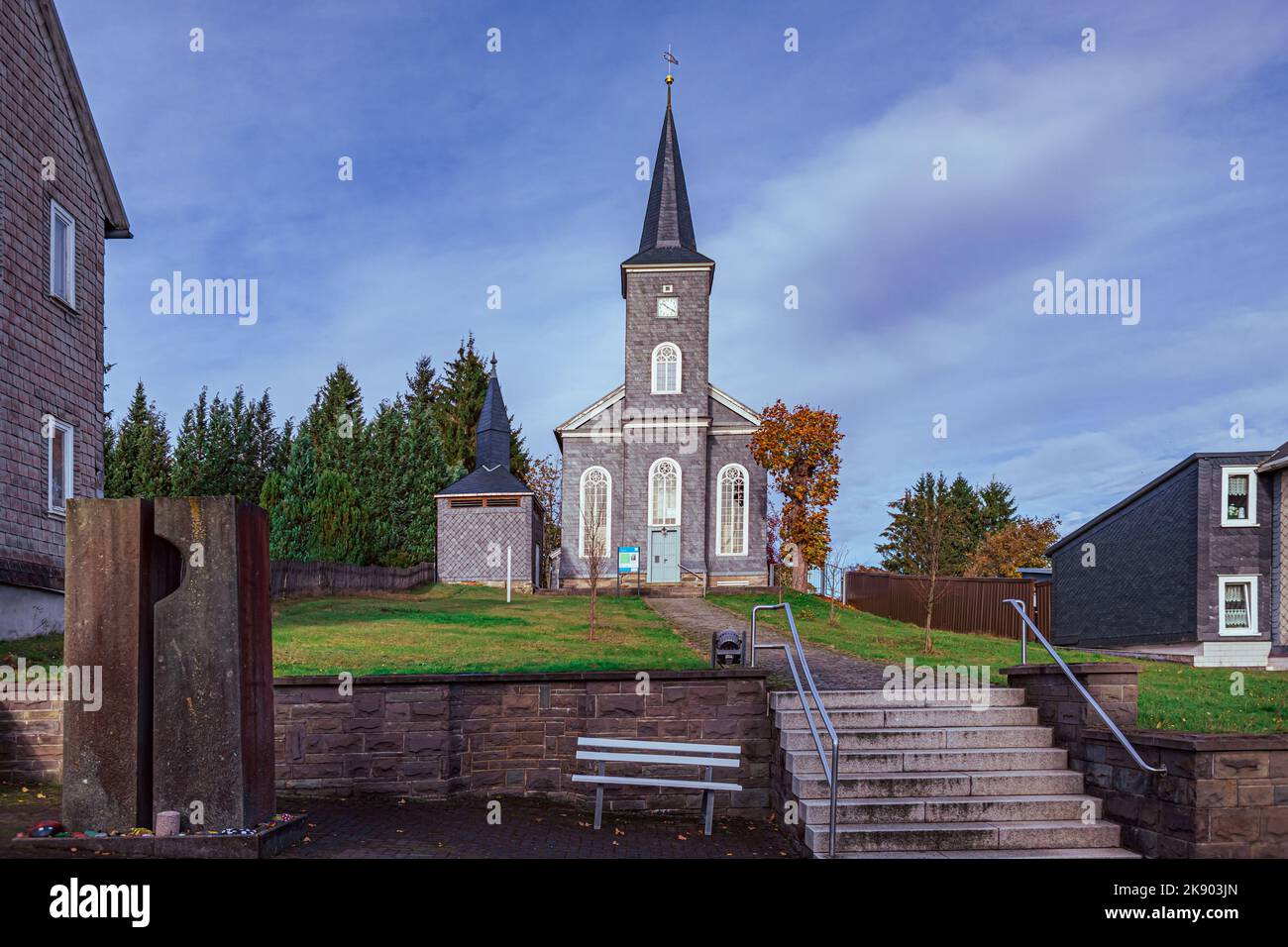MASSERBERG, TURINGIA, GERMANIA - CIRCA OTTOBRE, 2022: Città di Masserberg nello stato d'animo autunnale. Masserberg, Turingia, Germania Foto Stock