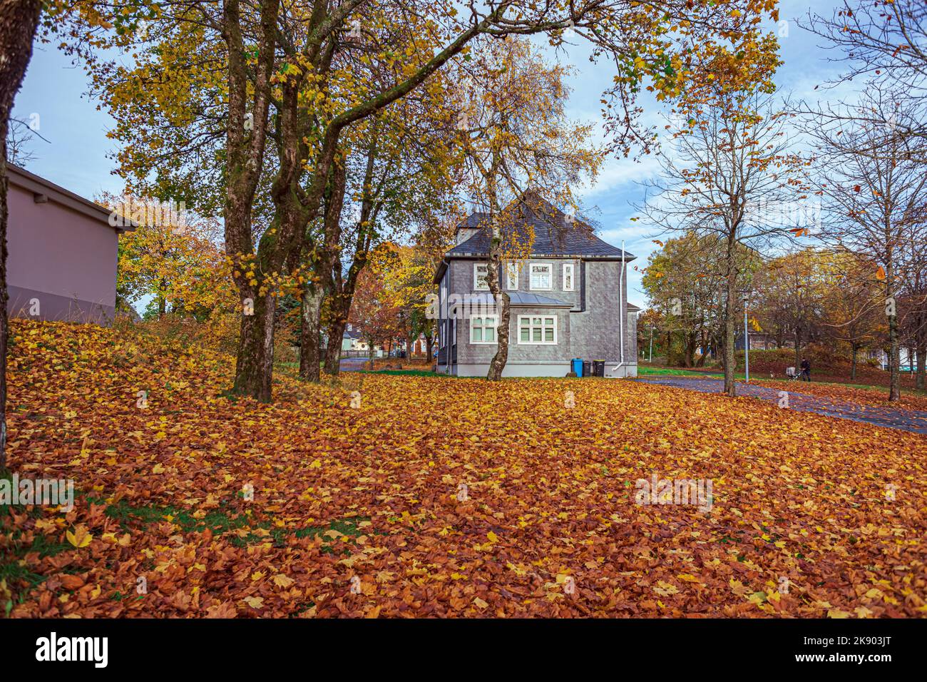 MASSERBERG, TURINGIA, GERMANIA - CIRCA OTTOBRE, 2022: Città di Masserberg nello stato d'animo autunnale. Masserberg, Turingia, Germania Foto Stock