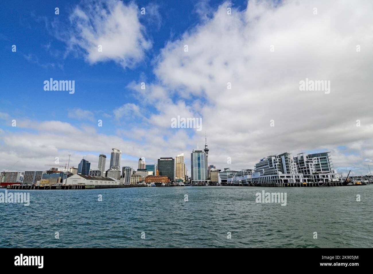 Skyline di Auckland sull'Isola del Nord in Nuova Zelanda Foto Stock