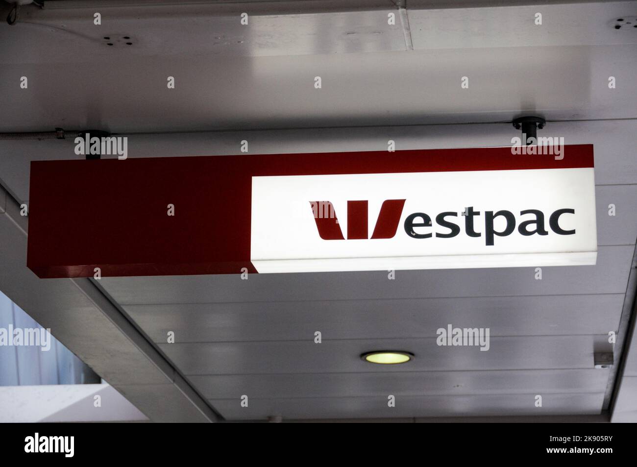 Westpac Bank Sign, la prima banca australiana ad Auckland, Nuova Zelanda e Australia Foto Stock