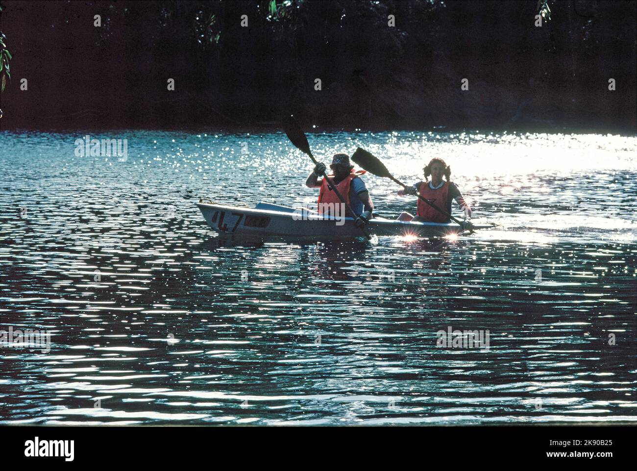 Australia. Territorio del Nord. Katherine Gorge. Uomo e ragazza in kayak. Foto Stock