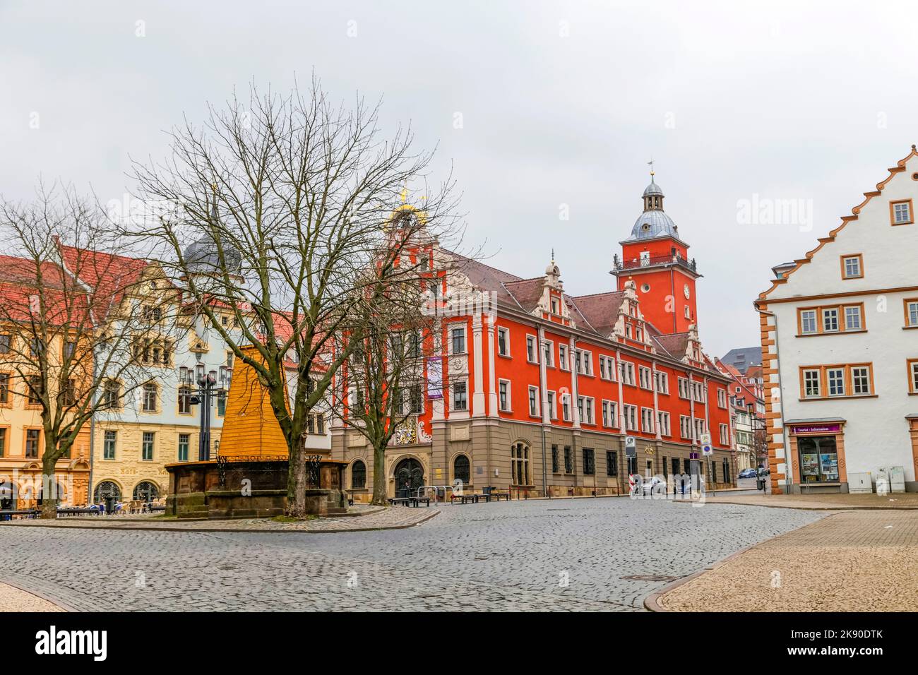 GOTHA, GERMANIA - MAR 25, 2016: Vista panoramica sul municipio storico di Gotha. Il grande edificio rinascimentale fu eretto tra il 1567 e il 1574. Foto Stock