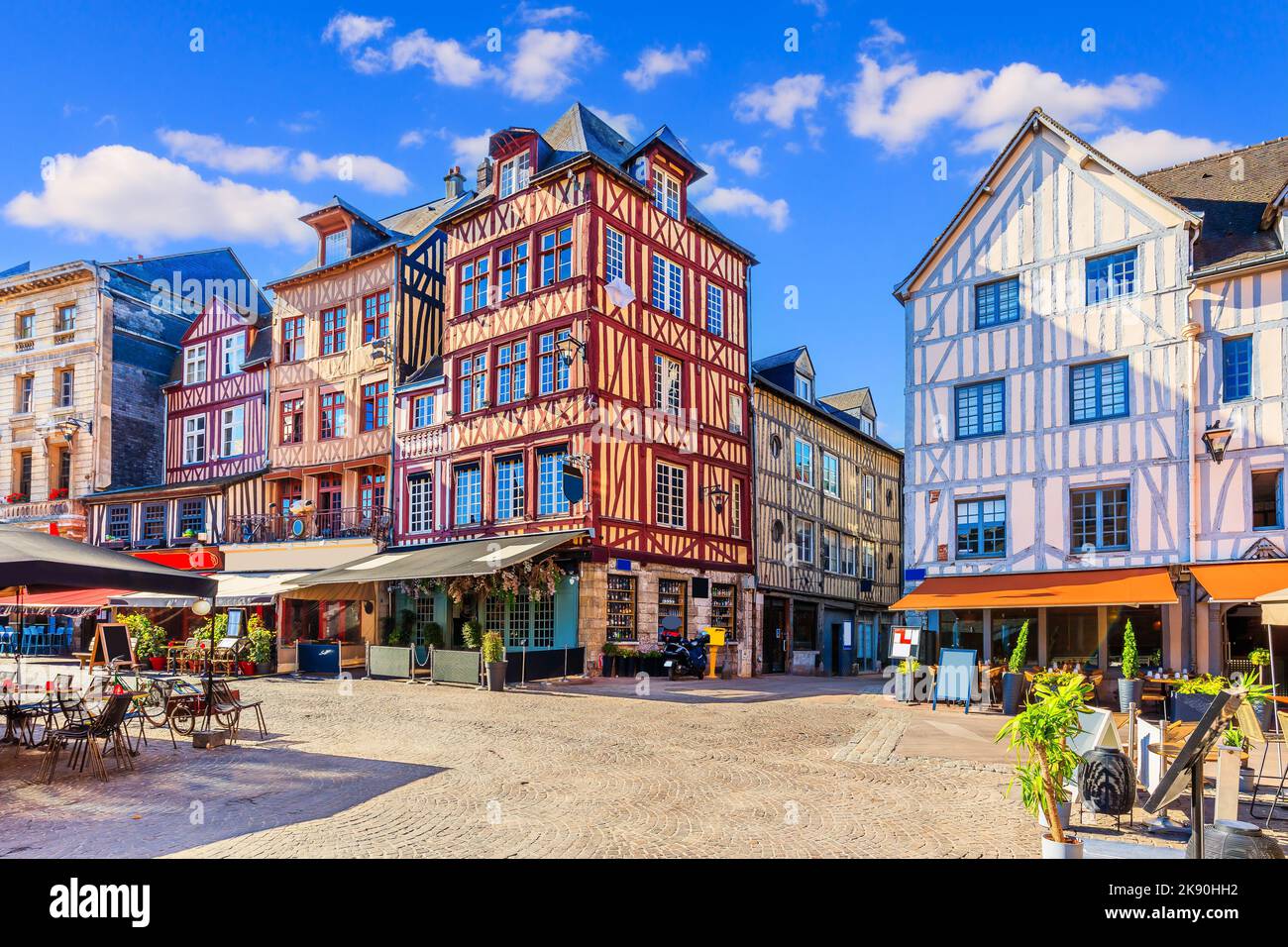 Rouen, Normandia, Francia. La Piazza del mercato Vecchio. Foto Stock