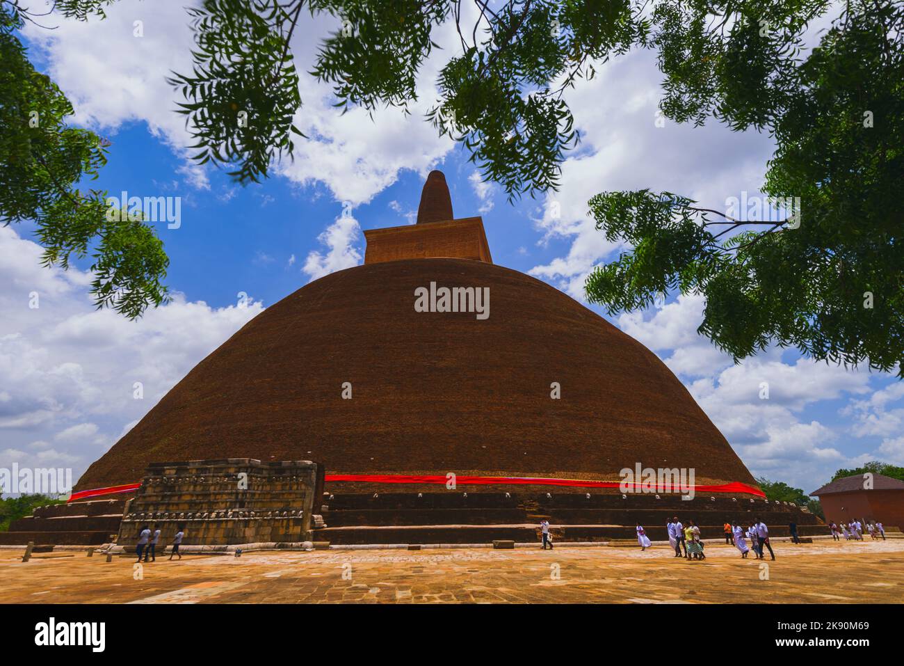 Vista panoramica sulla Jethawanaramaya Dagaba in Anuradhapura, Sri Lanka Foto Stock