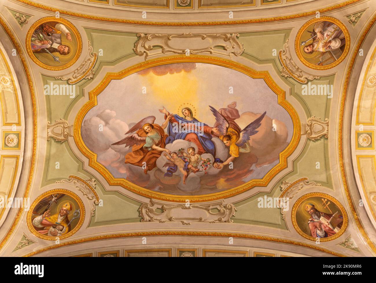 COURMAYEUR, ITALIA - 12 LUGLIO 2022: L'affresco a soffitto dell'Assunzione in chiesa nel Santuario di Notre Dame de Guerison di Giuseppe Stornone Foto Stock