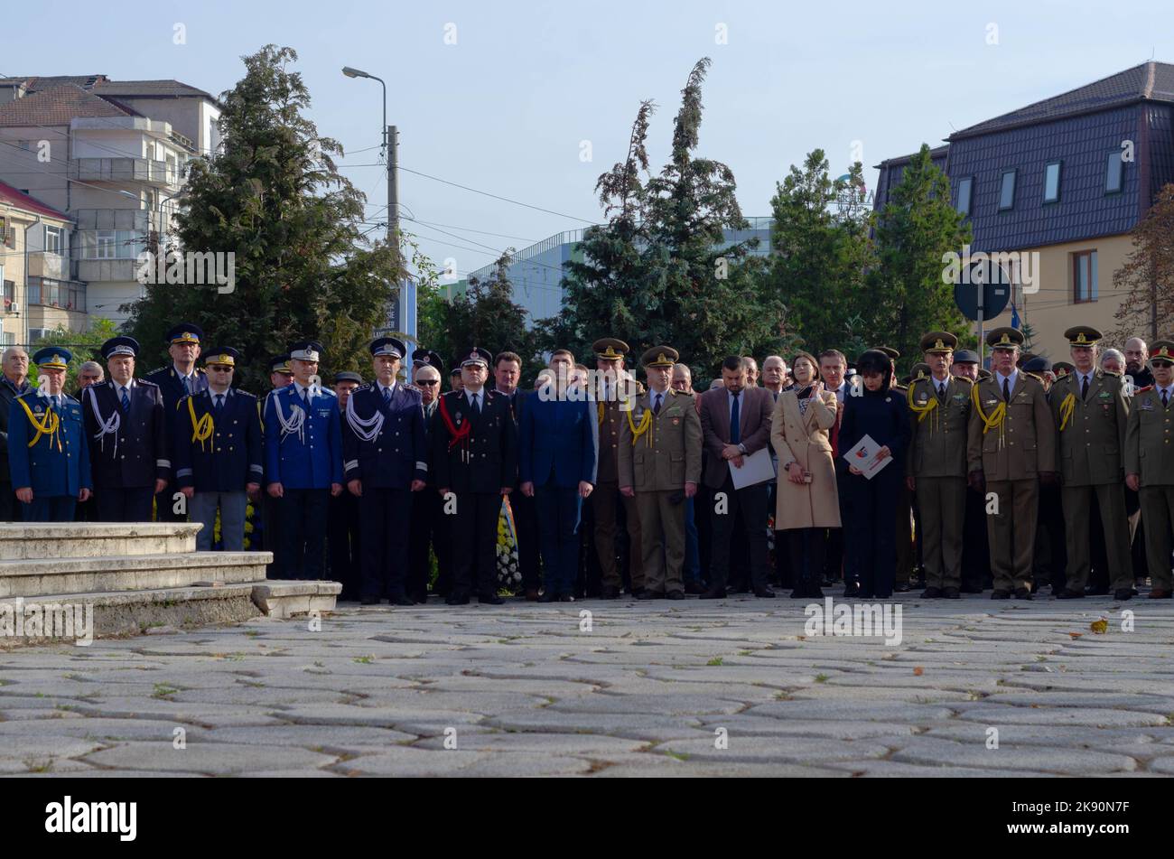 Botosani, Romania - 25 ottobre 2022: I militari stanno marciando durante una prova per la Giornata Nazionale della Romania. Giornata dell'esercito rumeno. Foto Stock