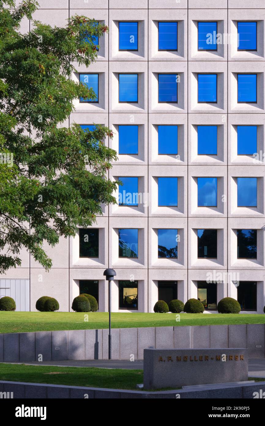Copenaghen, Danimarca - Settembre 2022: Facciata di Una sede centrale di P Moller Maersk progettata dagli architetti Henning Larsen Foto Stock