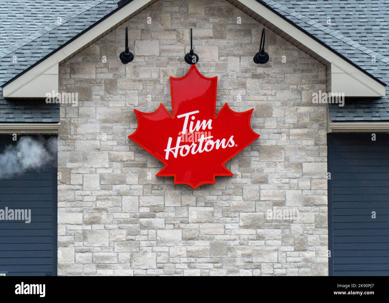 Logo Tim Hortons Maple Leaf Huntsville, Ontario. Domenica 16 2022 ottobre Foto Stock