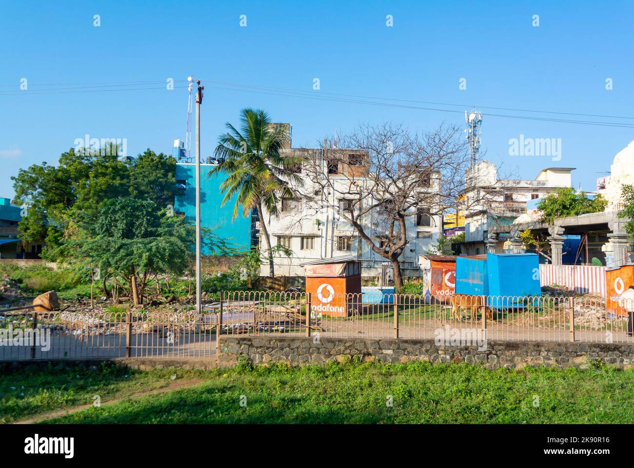 Mahabalipuram, Tamil nadu, India del Sud, una scena stradale di zona residenziale di Mahabalipuram Foto Stock