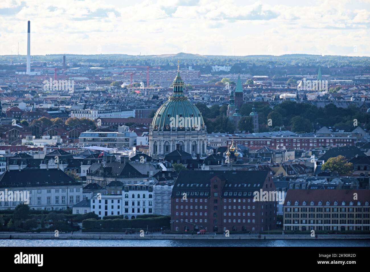 Copenaghen, Danimarca - Settembre 2022: Vista panoramica del centro di Copenhagen e della cupola di Frederiks Kirke (Marmorkirken) Foto Stock