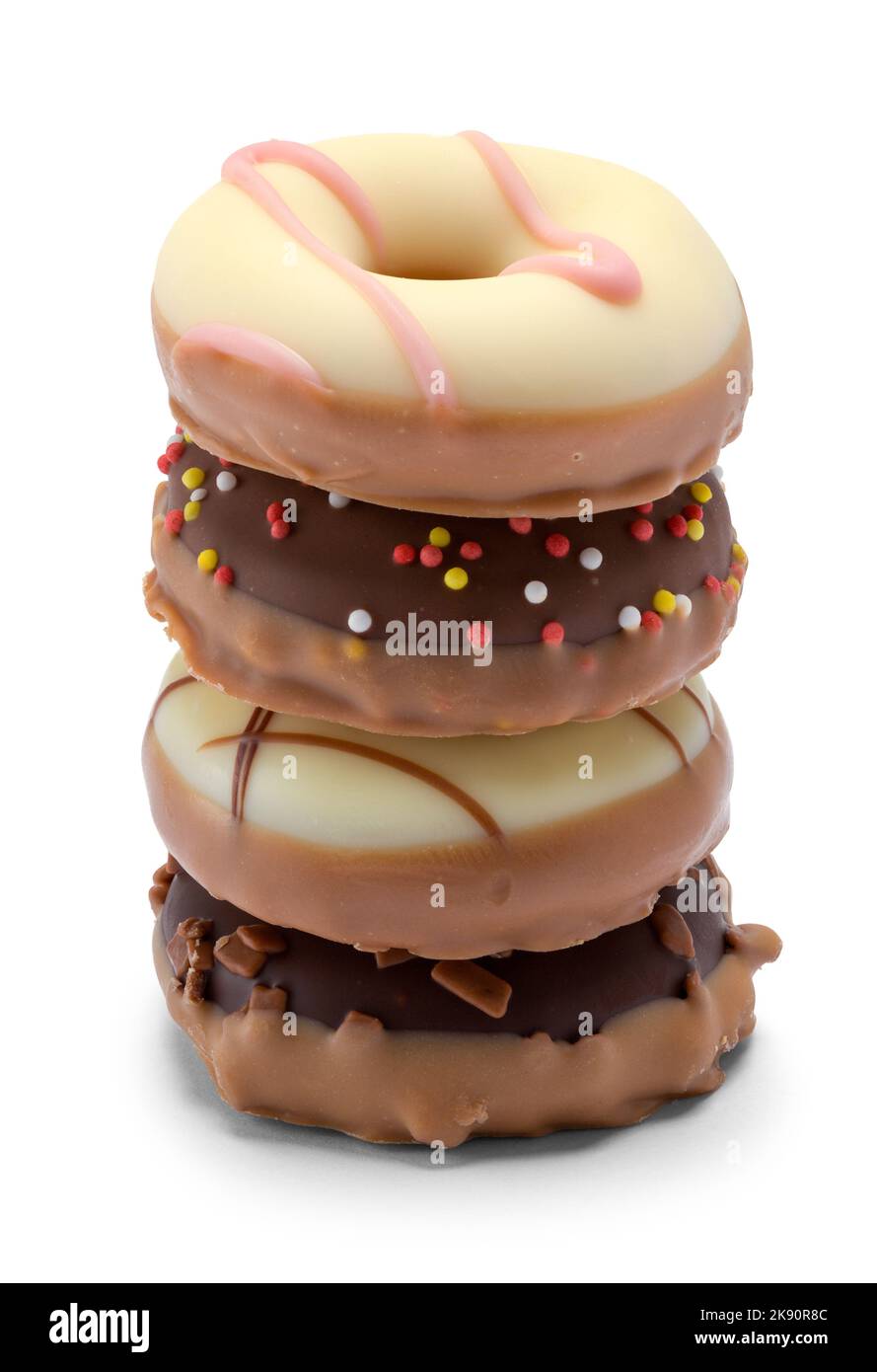 Cioccolato Candy Doughnuts Stack taglio su bianco. Foto Stock