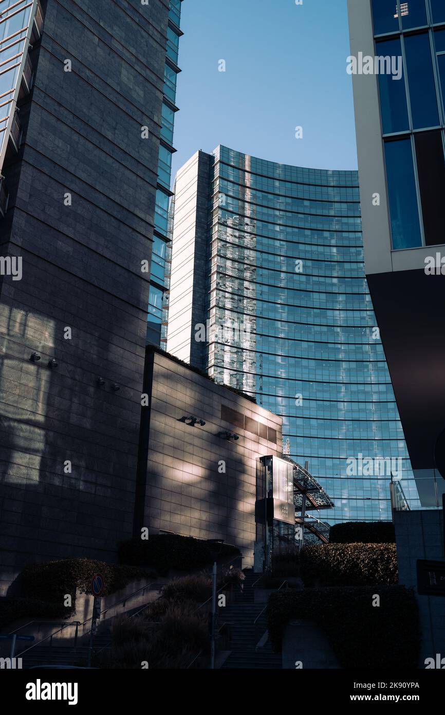 Una vista esterna del moderno quartiere degli affari di Milano Foto Stock