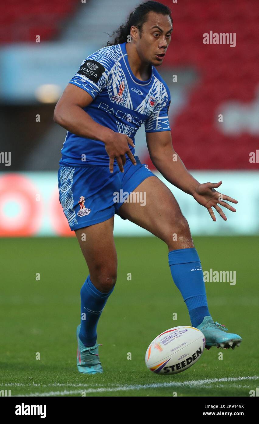 Jarome Luai di Samoa durante la Coppa del mondo di Rugby League 2021 Una partita tra Samoa e Grecia all'Eco-Power Stadium di Doncaster domenica 23rd ottobre 2022. (Credit: Marco Fletcher | NOTIZIE MI ) Credit: NOTIZIE MI & Sport /Alamy Live News Foto Stock