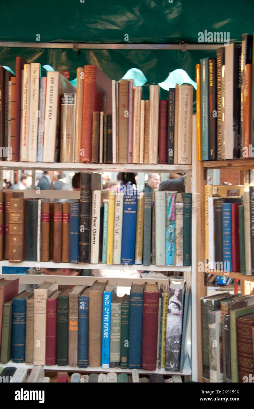 Stand dei libri, Spitalfields Market, Tower Hamlets, East End, Londra; Foto Stock