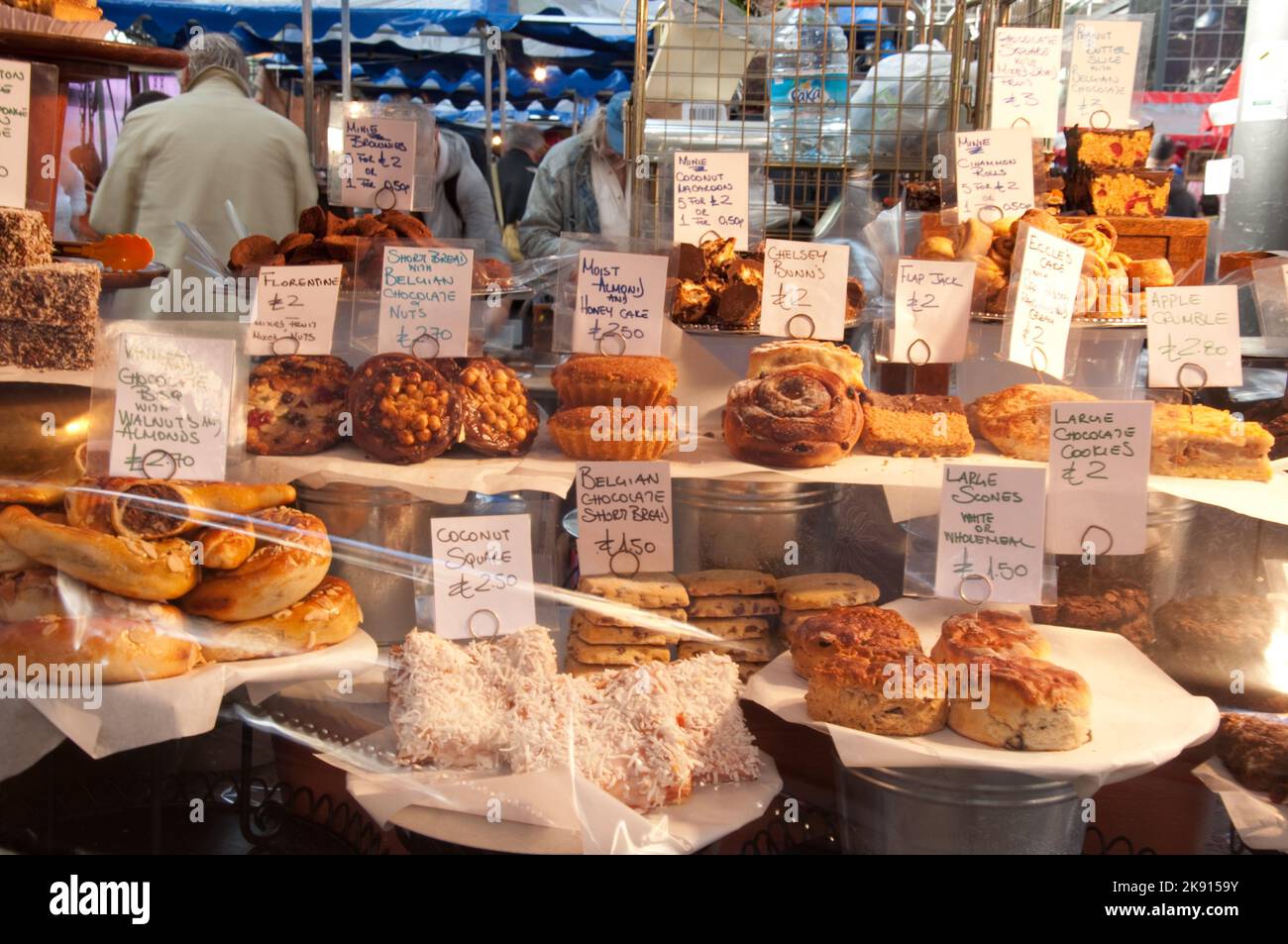 Cake Stall, Spitalfields Market, Tower Hamlets, East End, Londra Foto Stock