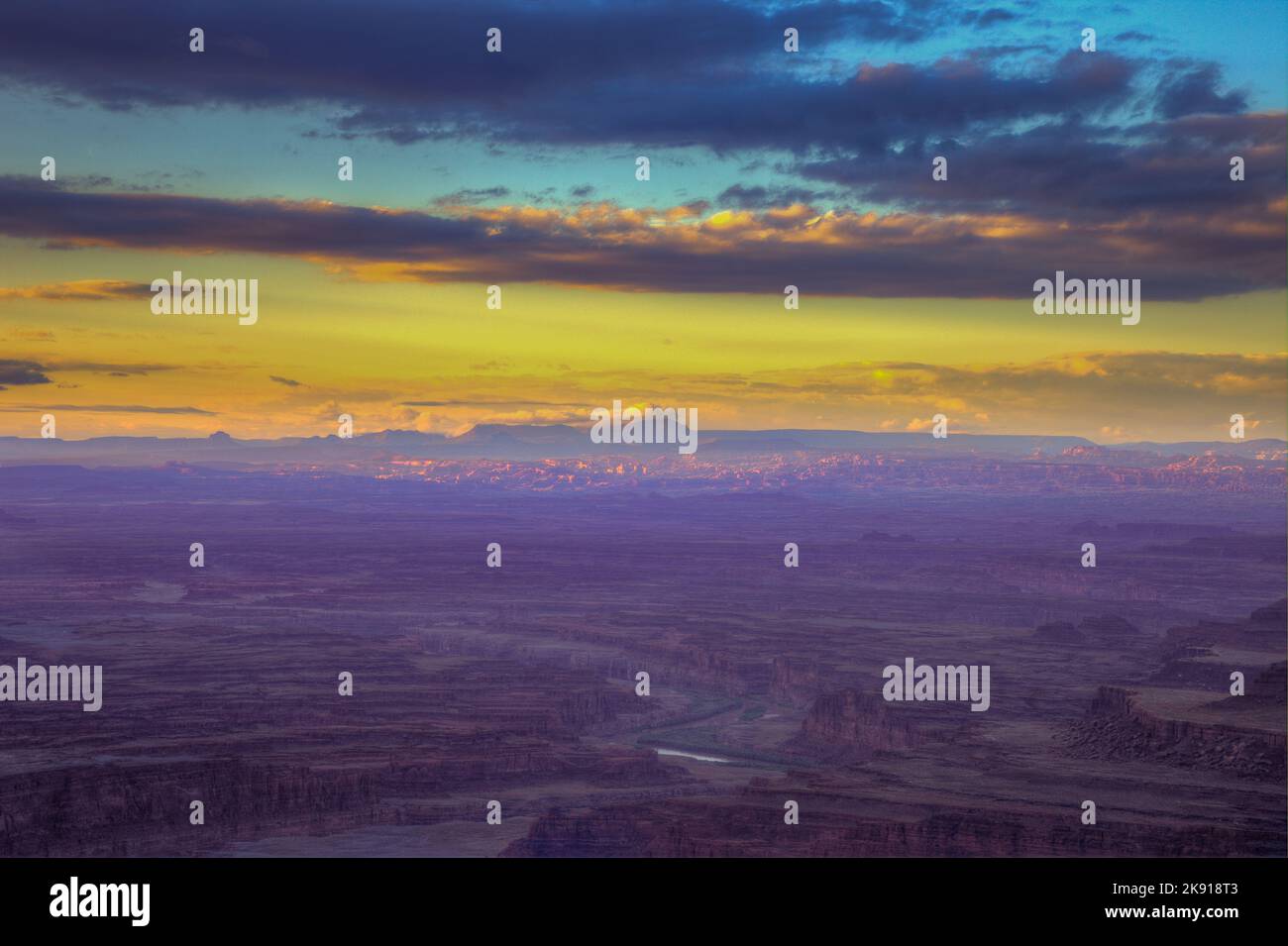 L'aspro Needles District del Canyonlands National Park, visto dal Dead Horse Point state Park vicino a Moab, Utah. Foto Stock