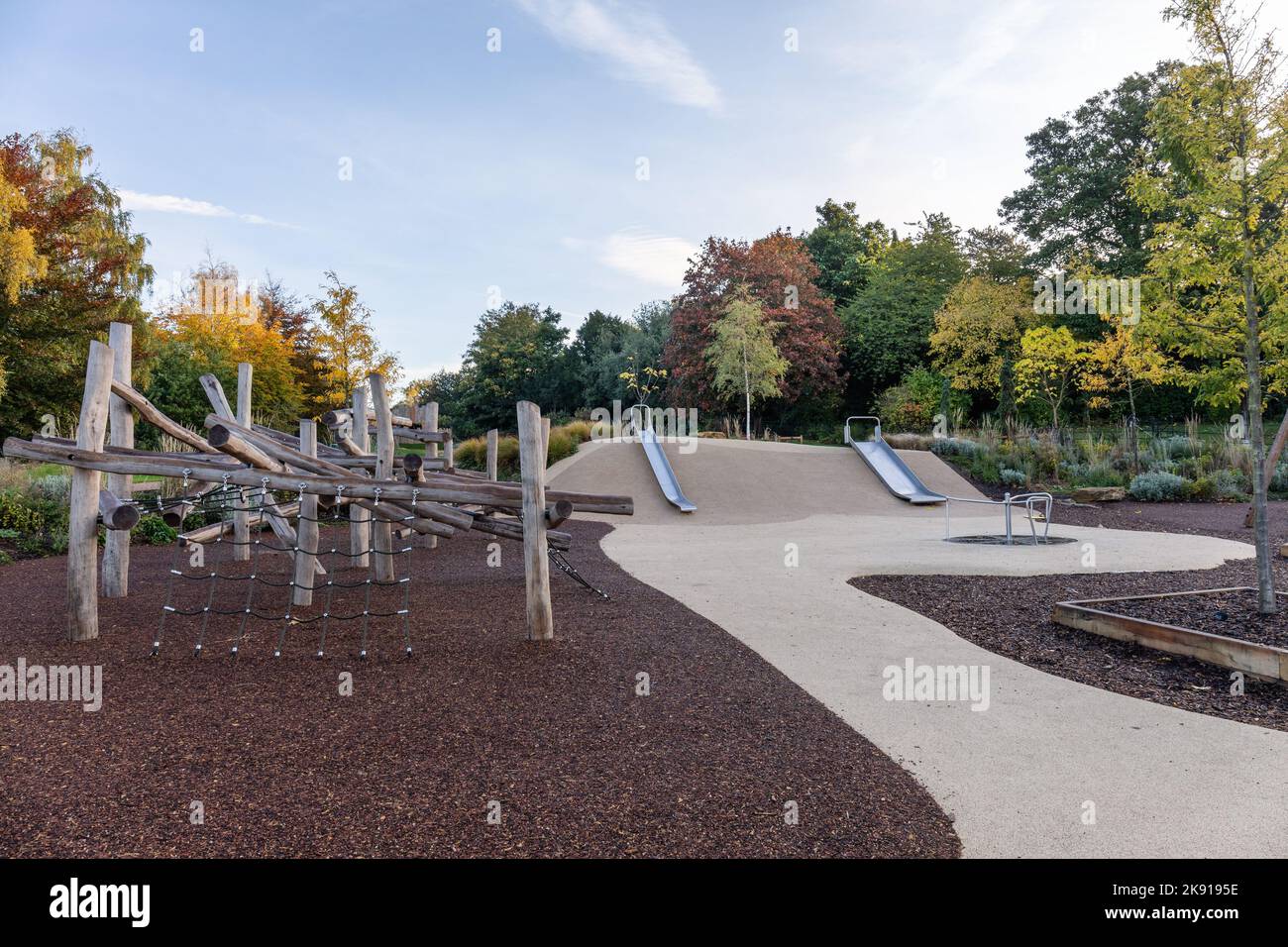 Una nuova area giochi per bambini che fa parte del progetto di restauro dei Sydney Gardens, Bath, Somerset, Inghilterra, Regno Unito Foto Stock
