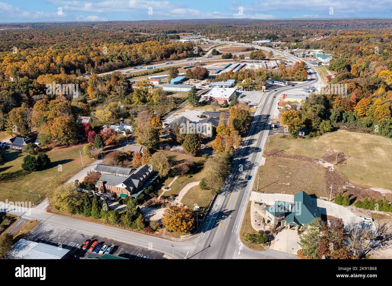 Monteagle, Tennessee, nelle montagne del Tennessee meridionale, sull'altopiano Cumberland vicino a Chattanooga . Autostrada 41a che attraversa l'interstate I24 al sole Foto Stock