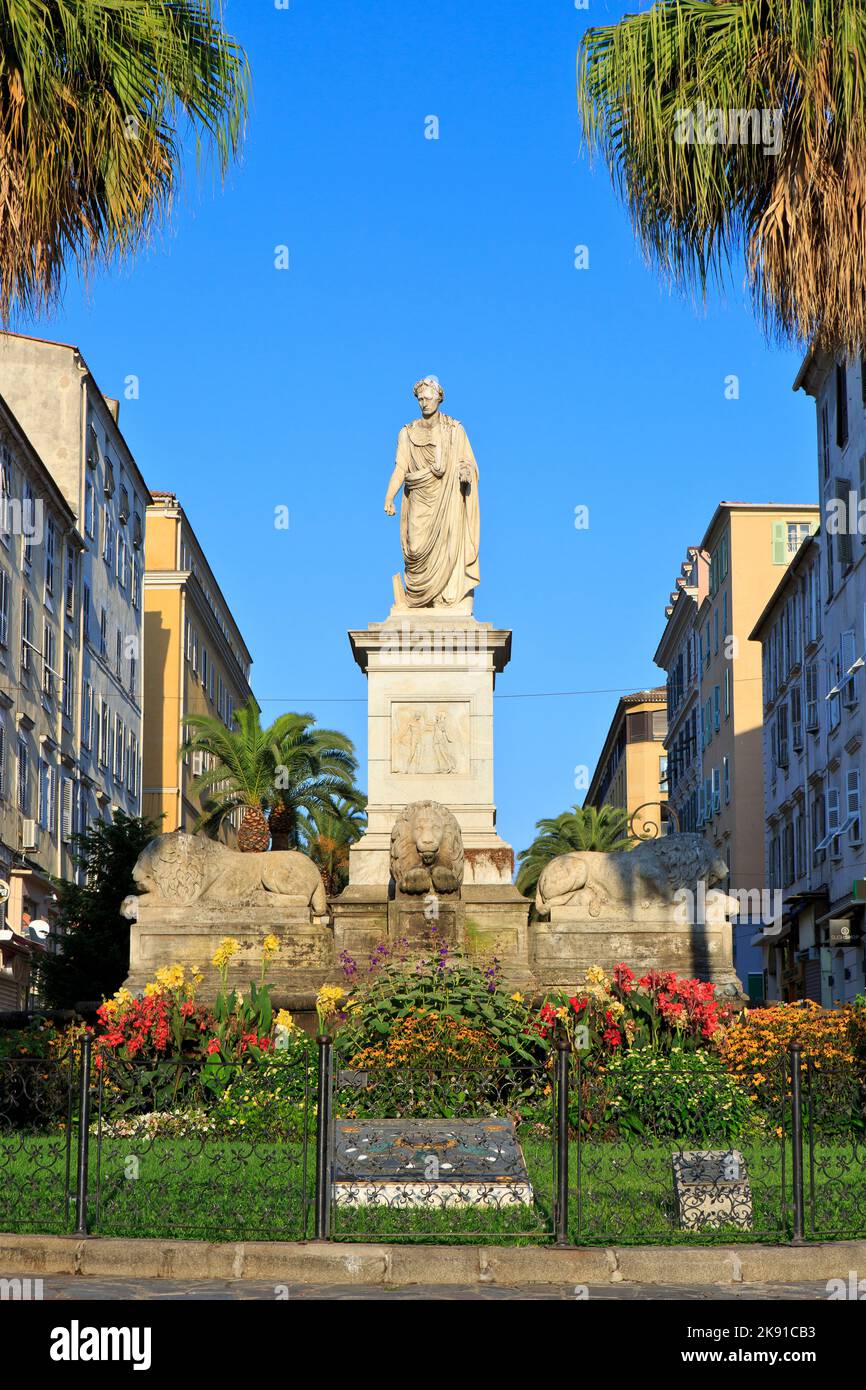 Monumento a Napoleone Bonaparte, primo console della Repubblica dal 1799-1804, vestito in toga romana, ad Ajaccio (Corse-du-Sud), Francia Foto Stock