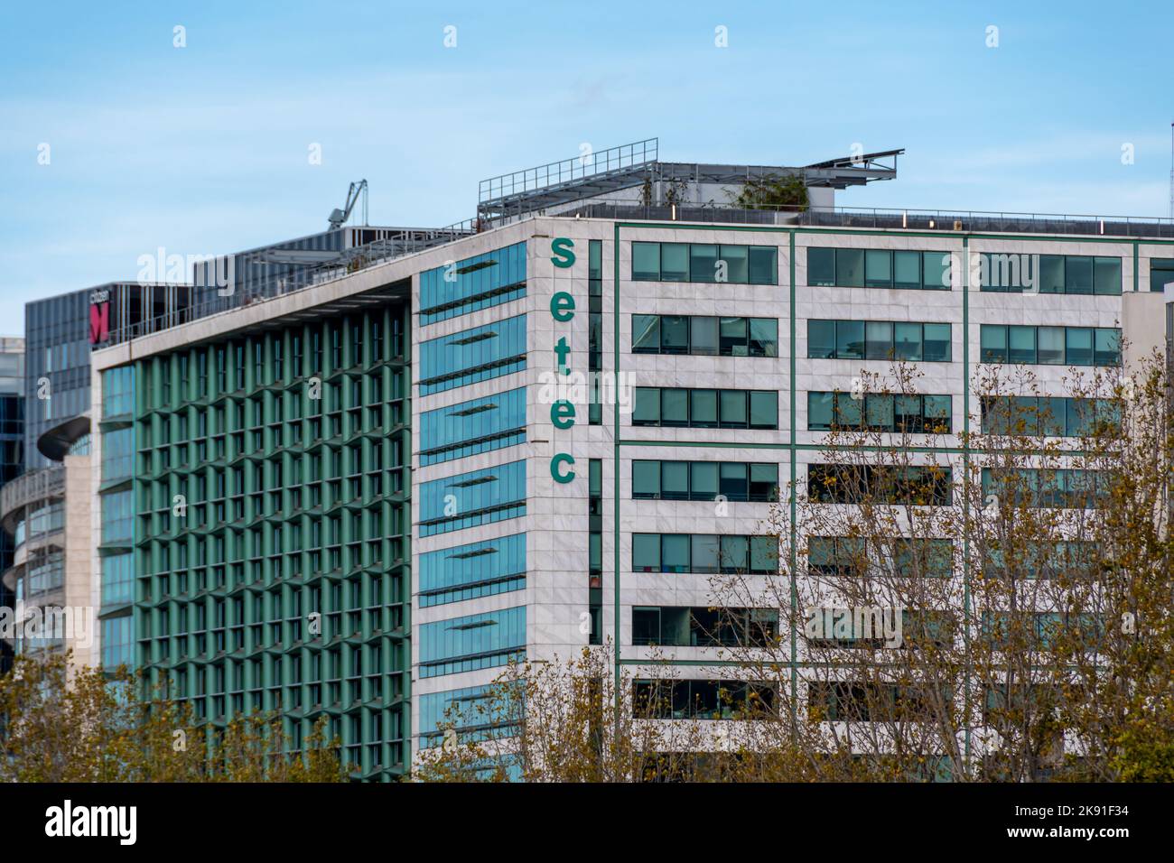Vista esterna dell'edificio che ospita la sede centrale di Setec, un gruppo indipendente di ingegneria francese multidisciplinare, Parigi, Francia Foto Stock