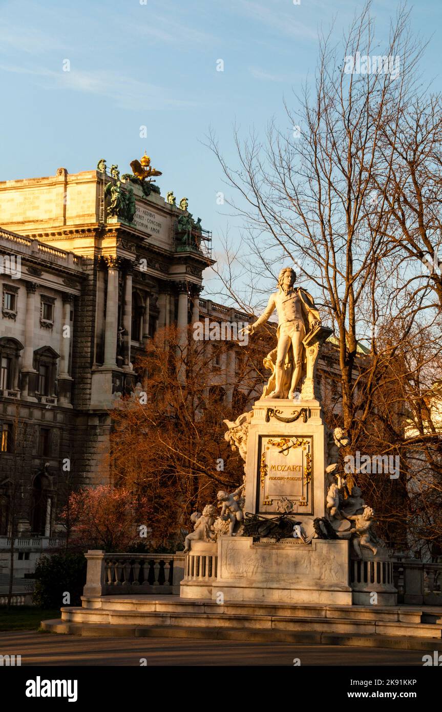 Monumento in stile Art Nouveau Mozart a Vienna, Austria. Foto Stock