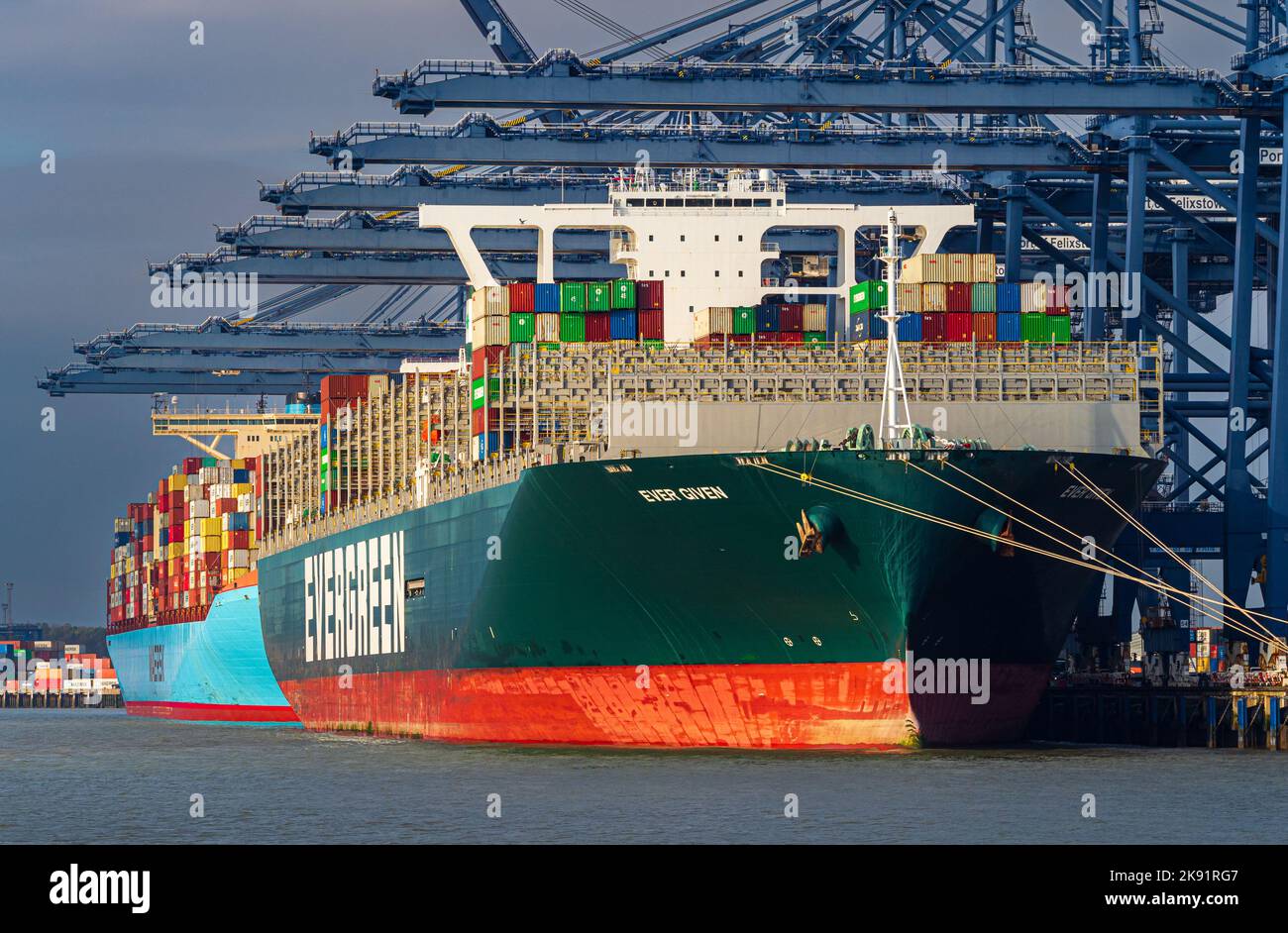 Ha mai dato una nave container al porto Felixstowe, il più grande porto container del Regno Unito. L'Evergreen mai dato bloccò il canale di Suez nel 2021. Foto Stock