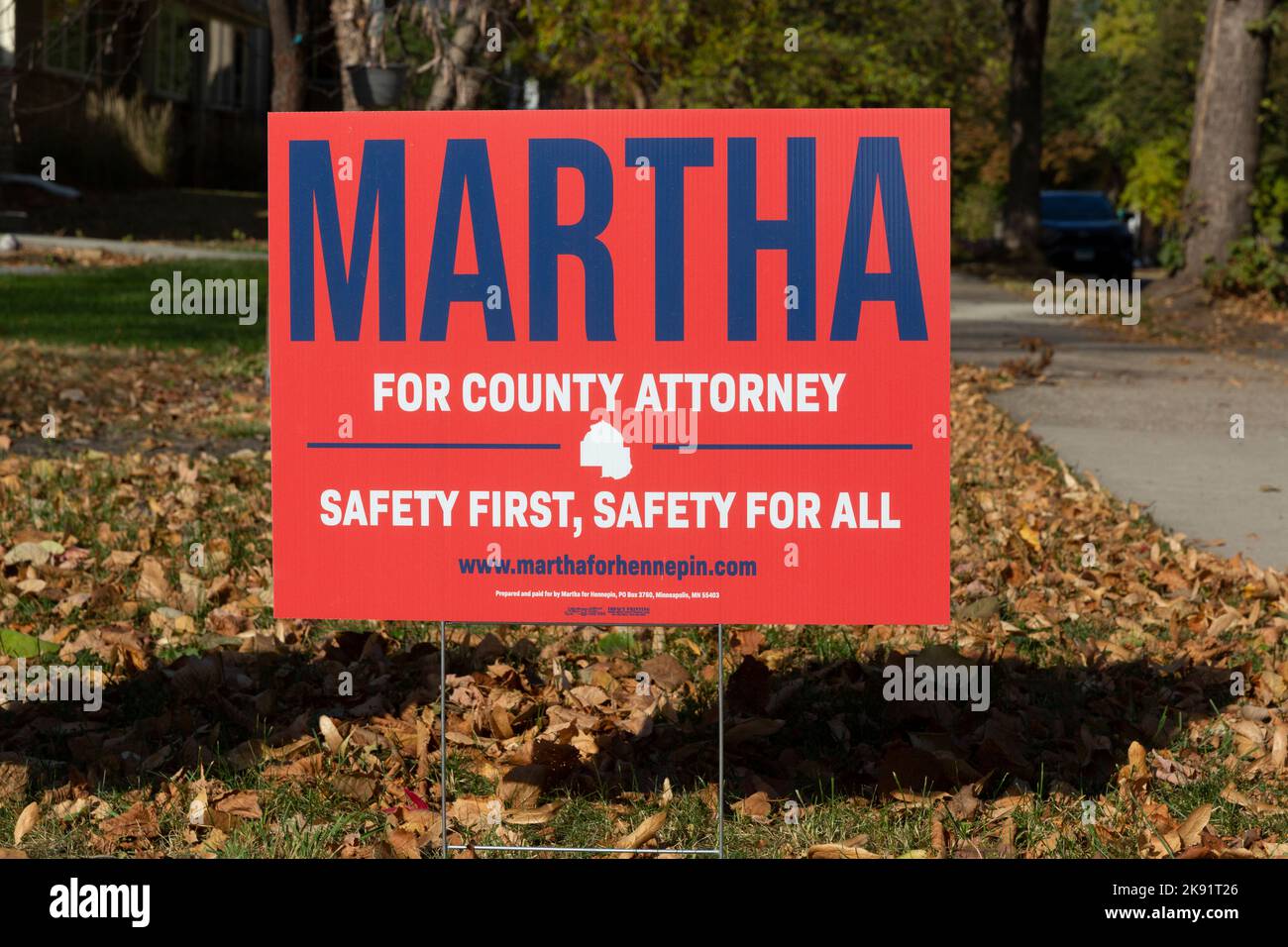 Un cartello del cantiere Martha Holton Dimick per il procuratore della contea di Hennepin che sottolinea le questioni della sicurezza e della criminalità. Foto Stock