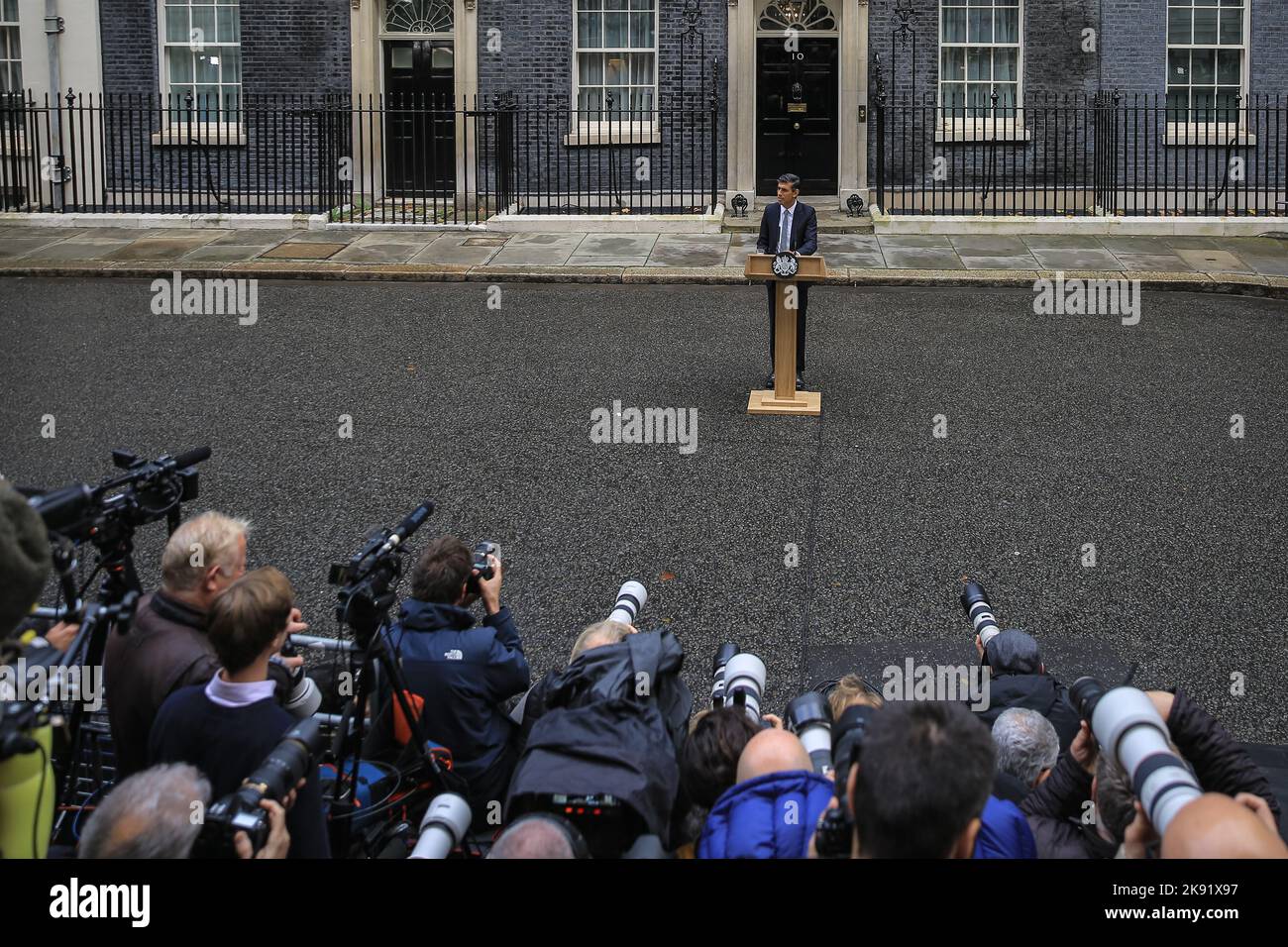 Londra, Regno Unito. 25th Ott 2022. Rishi Sunak, nuovo primo ministro britannico, durante il suo primo discorso al di fuori di Downing Street oggi. Credit: Imageplotter/Alamy Live News Foto Stock