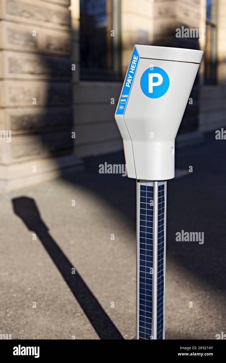Ballarat Australia / Parking meters su Ballarat Street.Some metri hanno carte di pagamento solo opzioni, mentre alcuni hanno sia carta e moneta opzioni di pagamento. Foto Stock