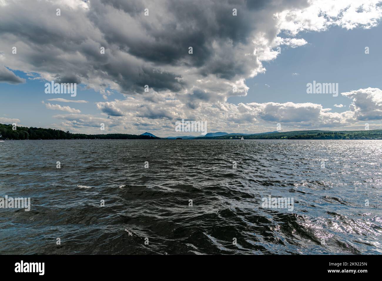 Il lago Magog è un lago d'acqua dolce situato nella regione di Estrie, Quebec, Canada. Foto Stock