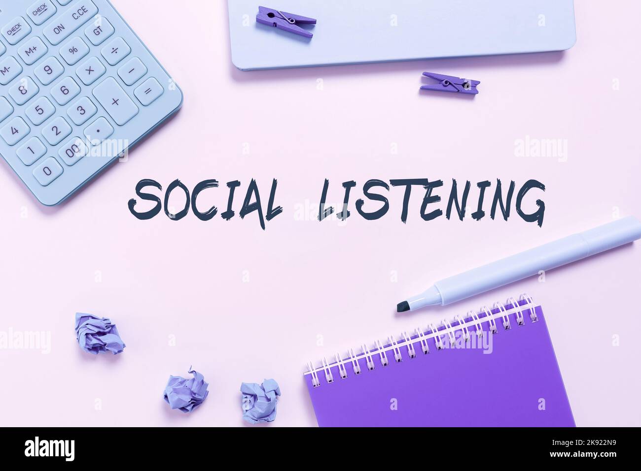 Testo che mostra ispirazione ascolto sociale. Approccio aziendale strumento giuridico che disciplina la ridistribuzione del software Foto Stock