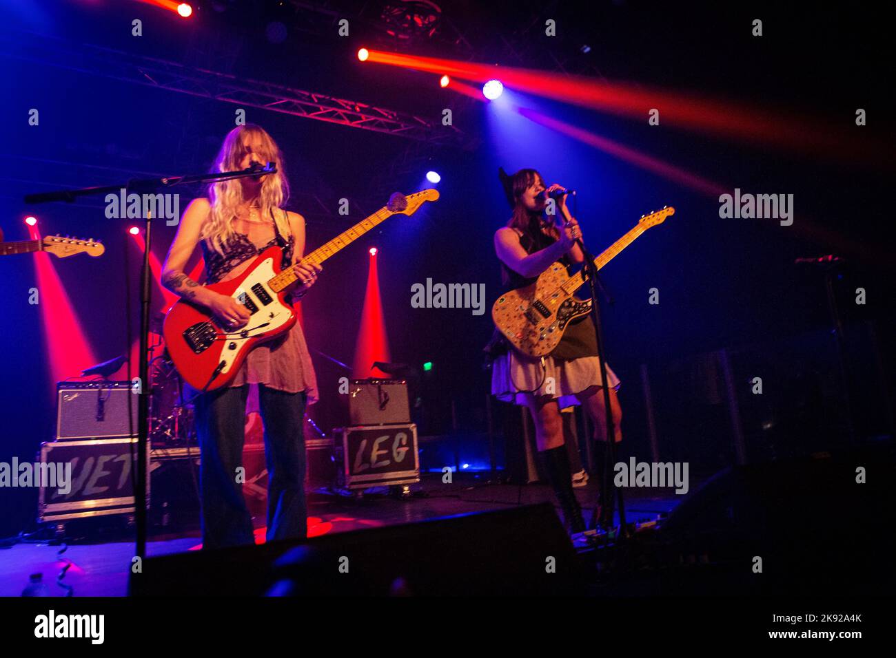 Gamba bagnata in concerto ai magazzini generali di Milano. Foto di Davide Merli per www.rockon.it Foto Stock