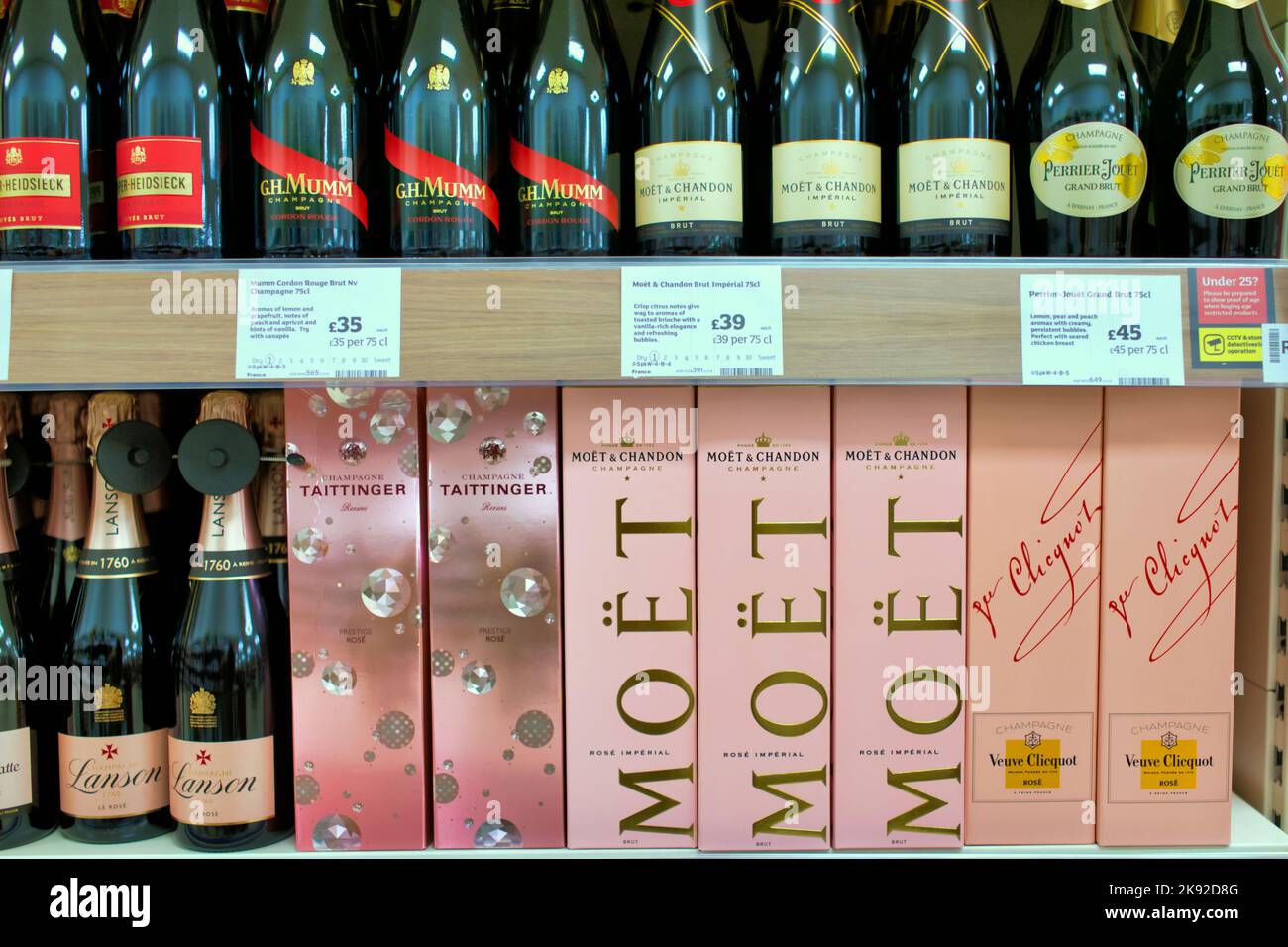 Supermercato Aisle Moet champagne Foto Stock