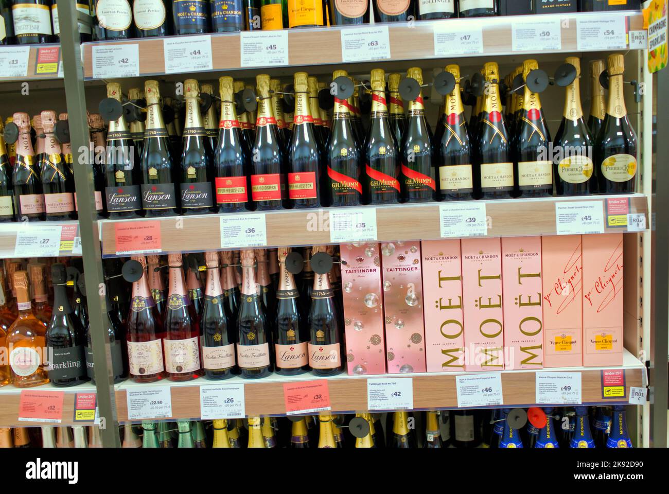 Supermercato Aisle Moet champagne Foto Stock