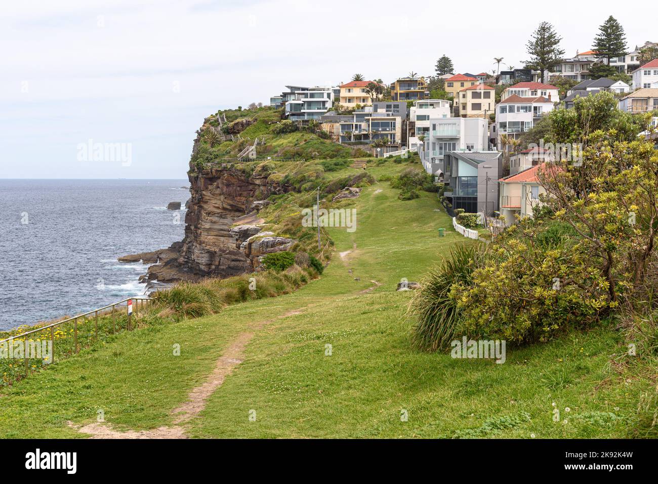 Eastern Avenue Reserve a dover Heights con la Federation Cliff Walk in lontananza a Sydney, Australia Foto Stock