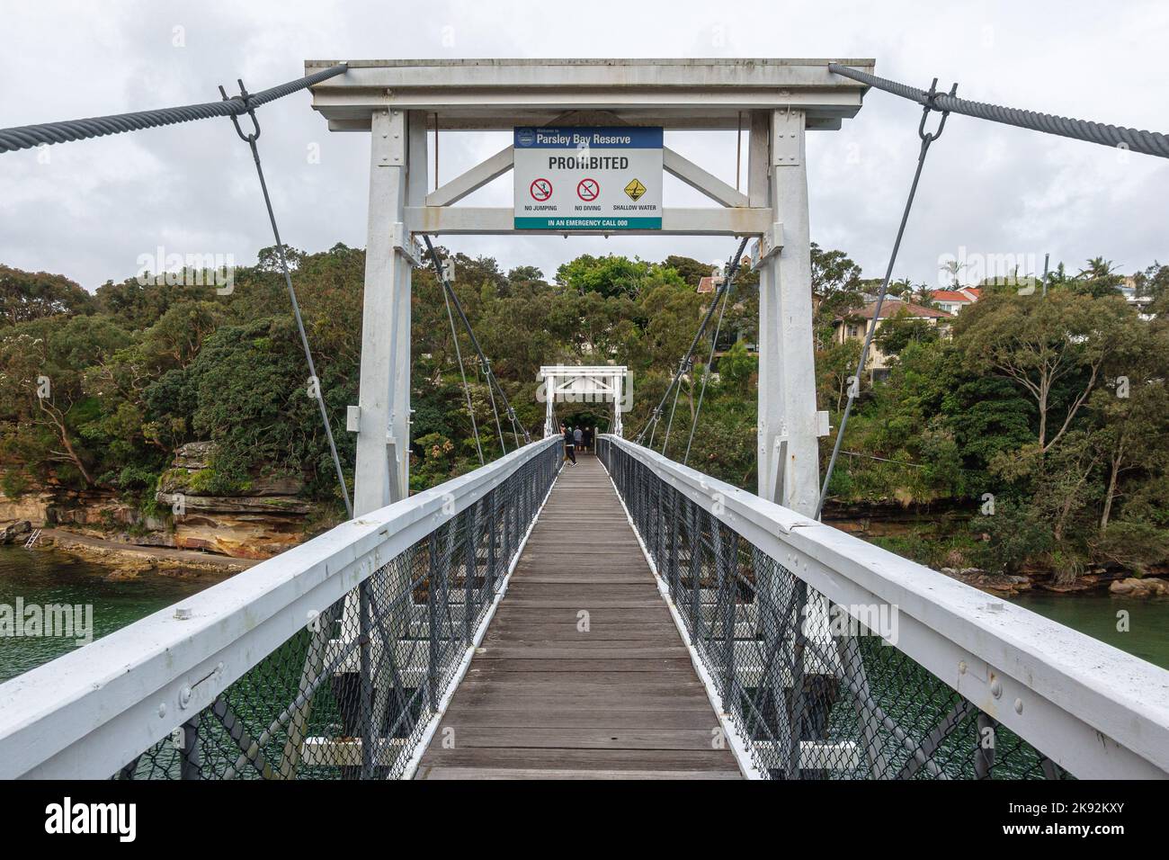 Il ponte di prezzemolo Bay lungo il Bondi a Manly Walk a Vaucluse, Sydney, Australia Foto Stock