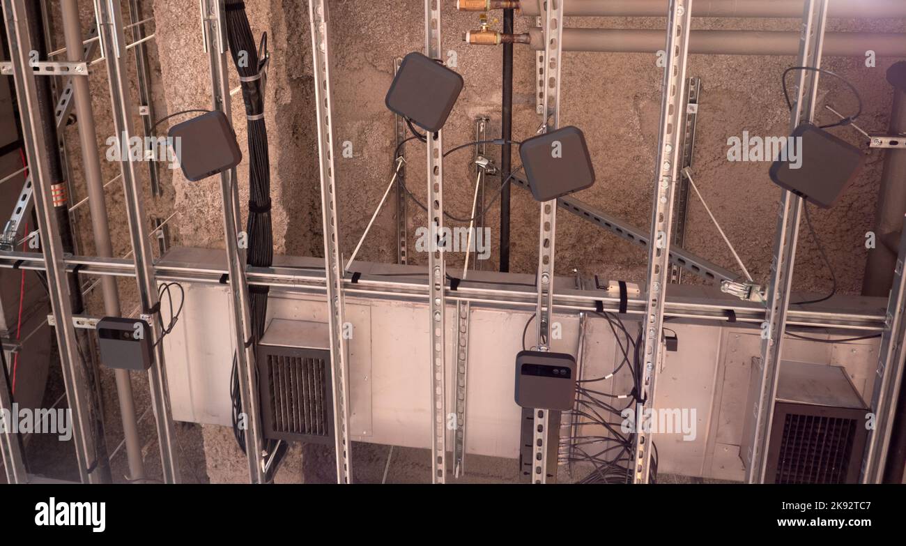 I sensori nel soffitto del negozio Amazon Go di New York. Foto di Francis Specker Foto Stock