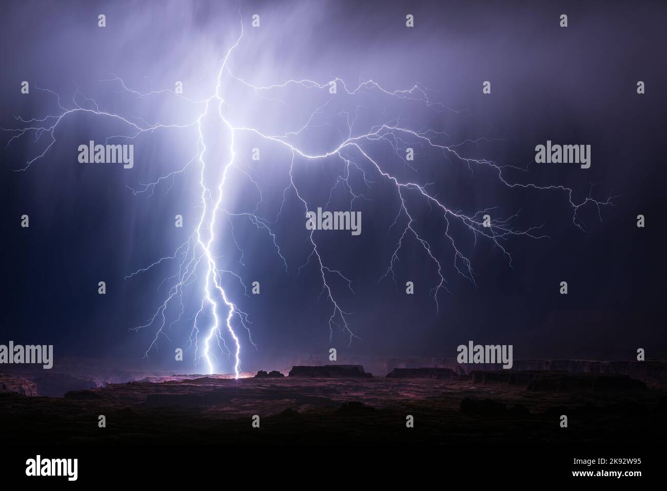 Fulmini di una tempesta nel Canyonlands National Park, Utah Foto Stock