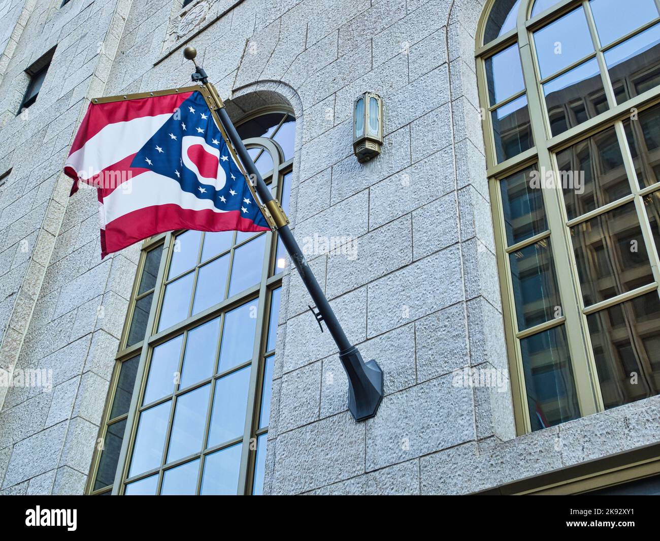 Bandiera dello stato dell'Ohio USA nel centro di Columbus, Ohio Foto Stock